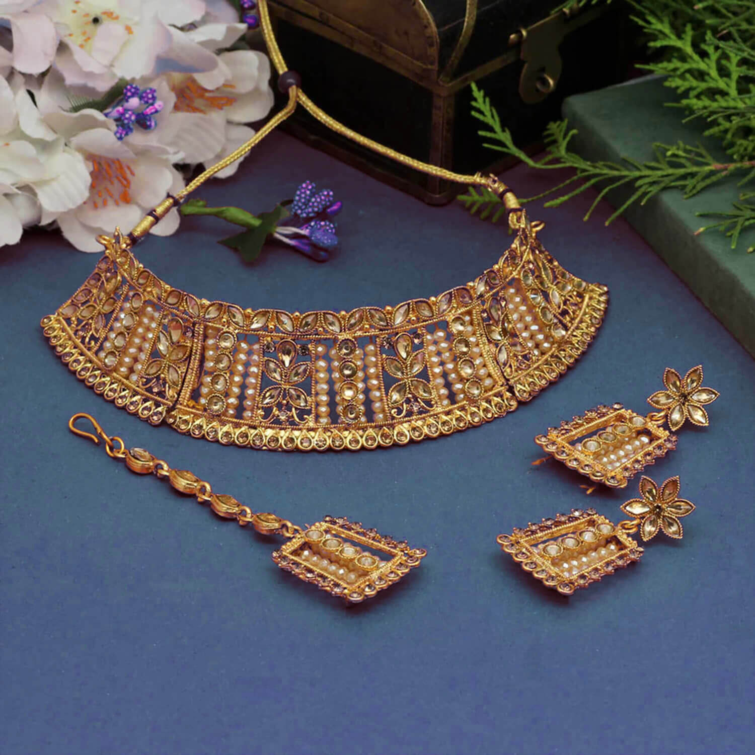 Buy Yaarita's Golden Color Choker Kundan Necklace Set