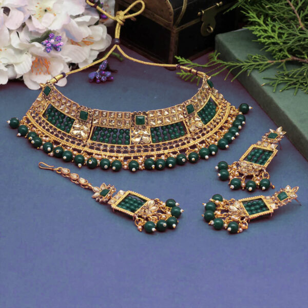 Buy Yaarita's Green Color Choker Kundan Necklace Set