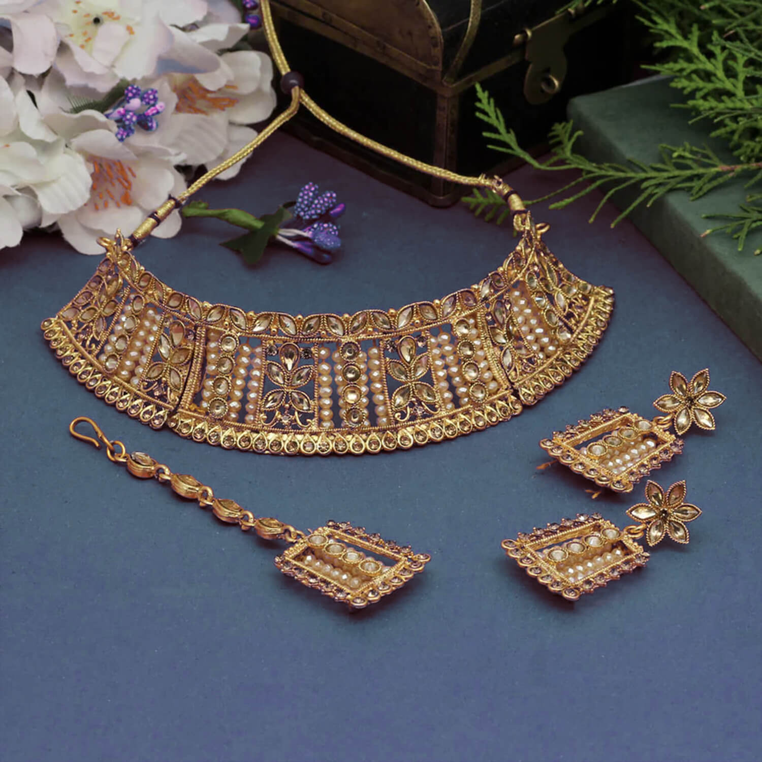 Buy Yaarita's Golden Color Choker Kundan Necklace Set