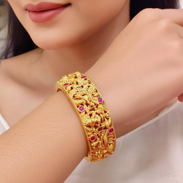 Yaarita’s Beautiful Design Fancy Polished Temple Bangle Set