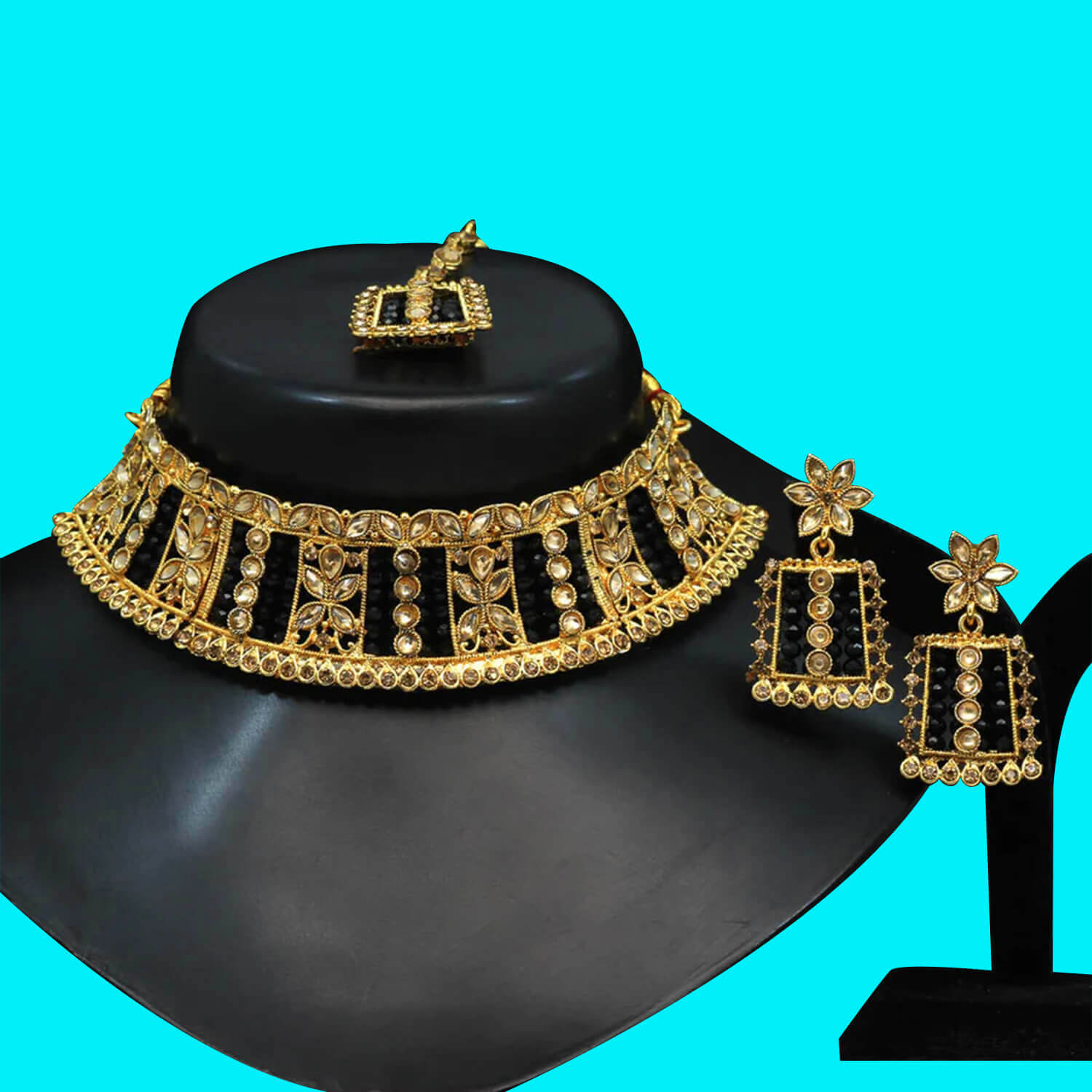 Yaarita's Black Color Choker Kundan Necklace Set