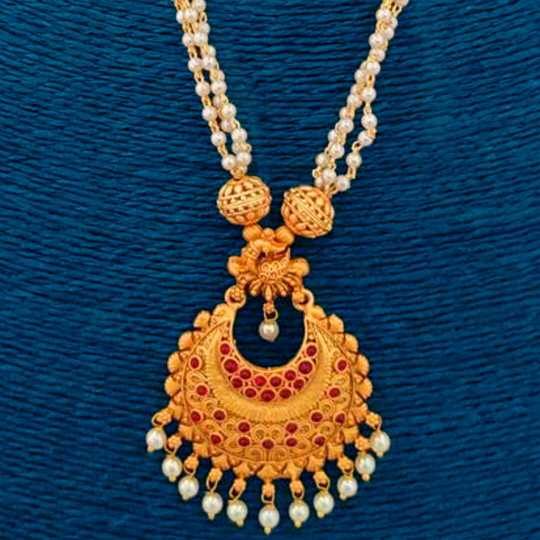 yaaritas-clustered-pearl-matte-gold-ruby-green-moti-long-pendant-set