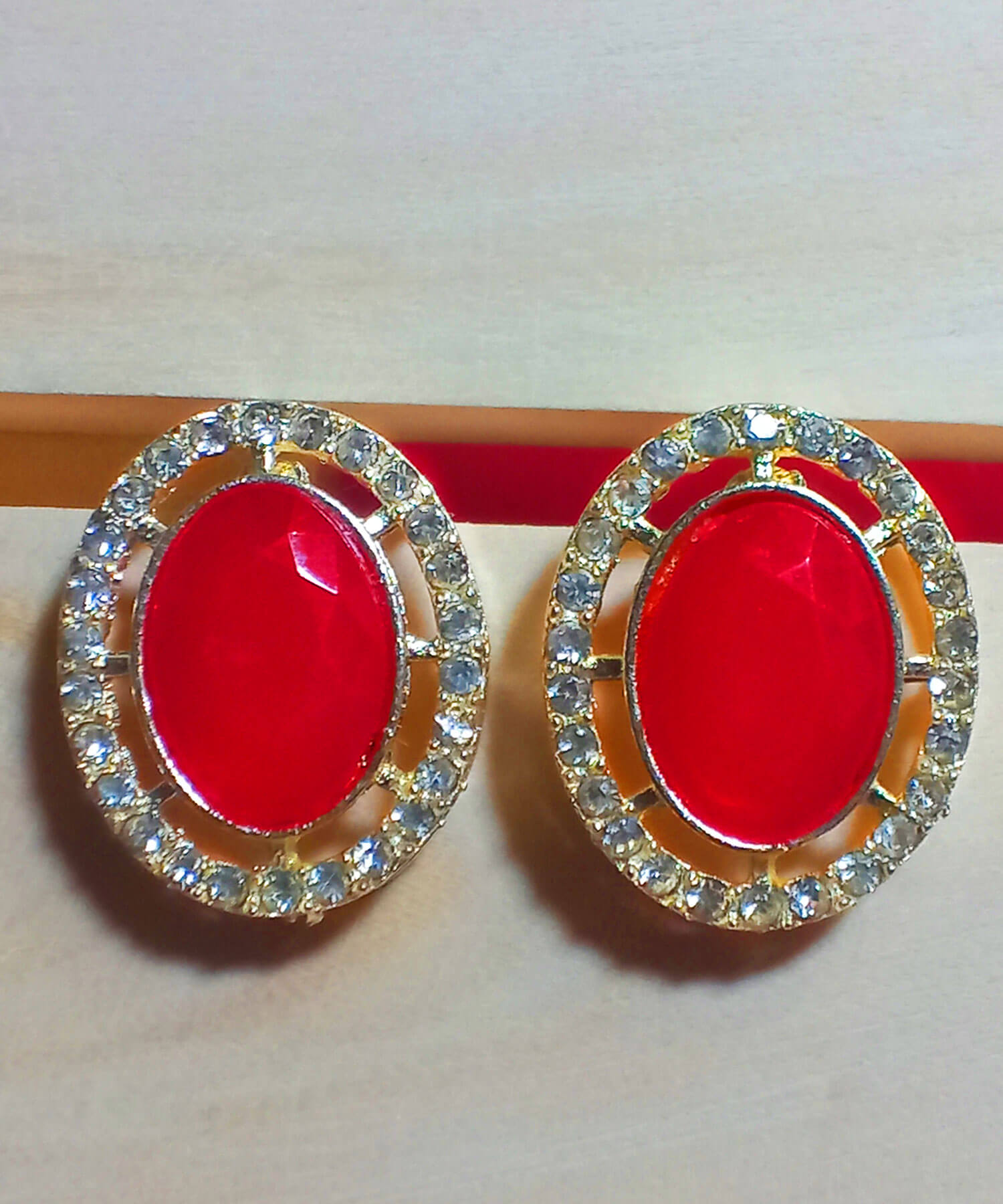 yaaritas-gold-plated-crystal-stone-red-color-stud-earring