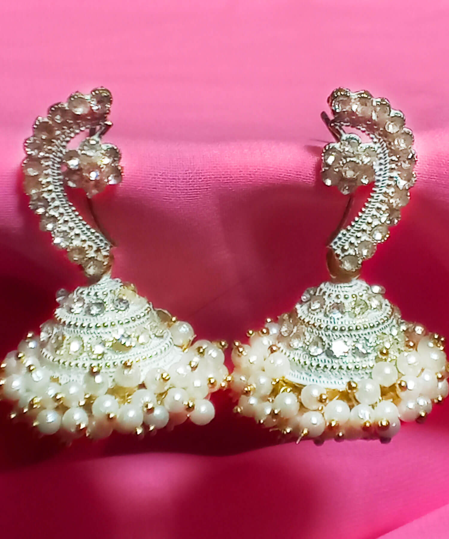 Yaarita's Gold Plated White Color Beautiful Jhumki Earring