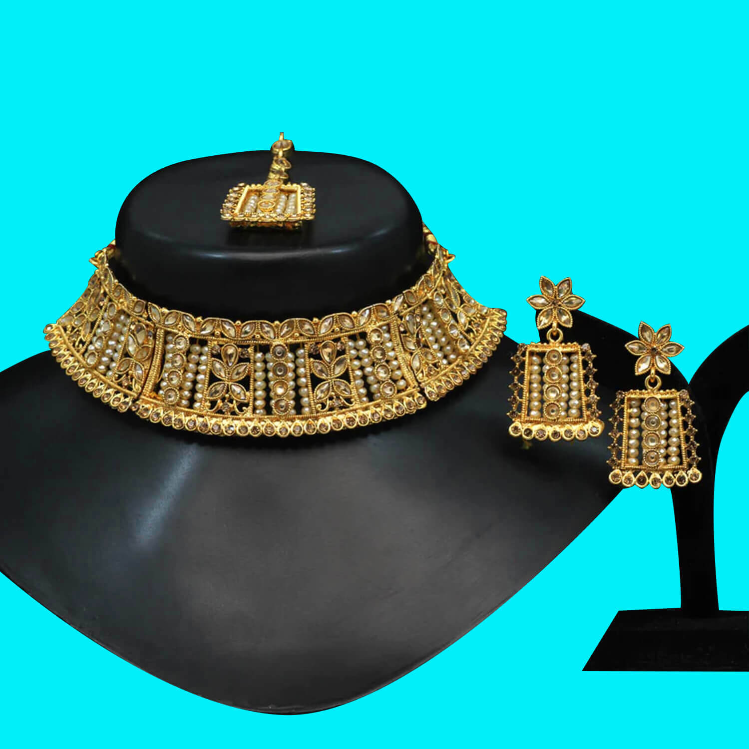 Yaarita's Golden Color Choker Kundan Necklace Set