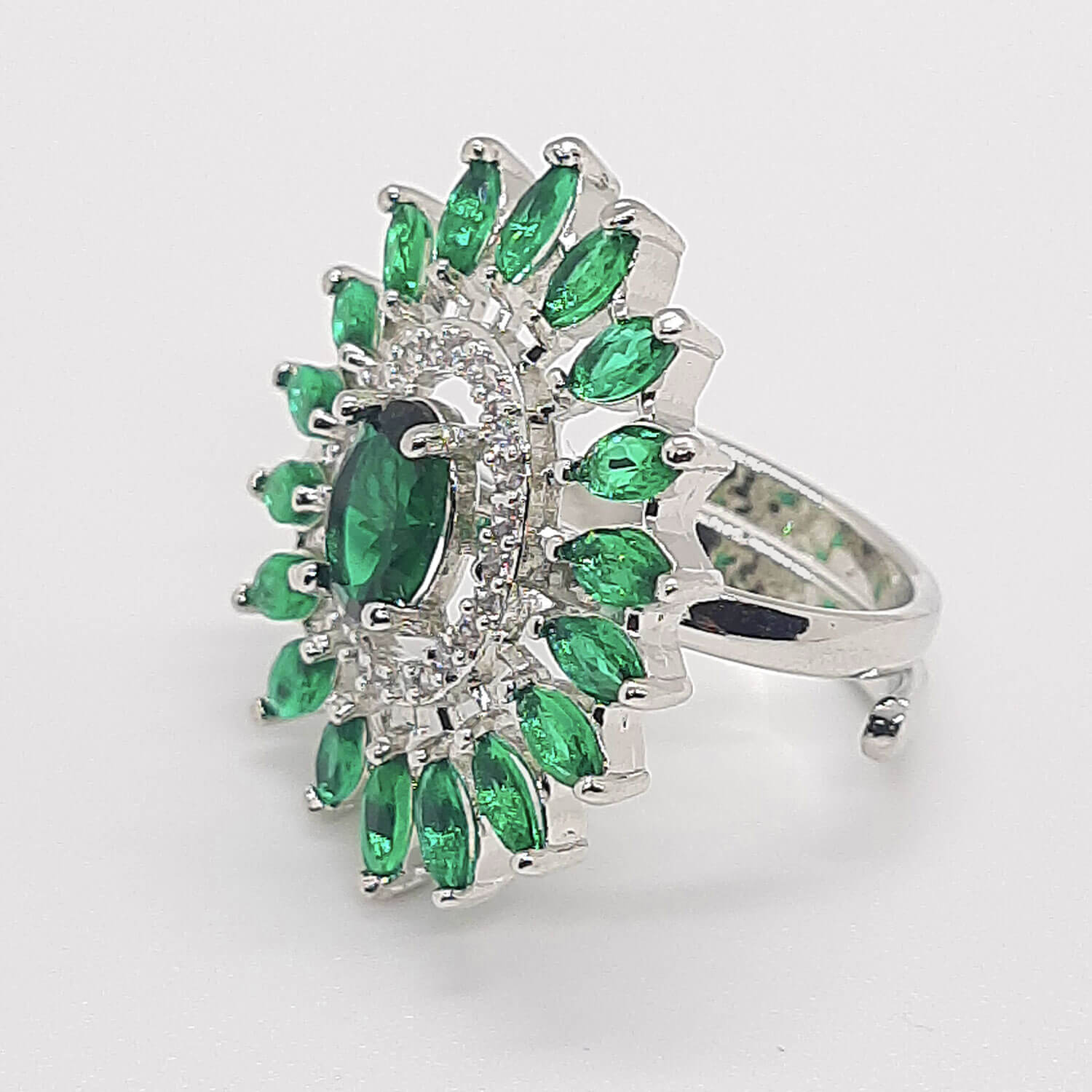 yaaritas-green-color-american-diamond-finger-ring
