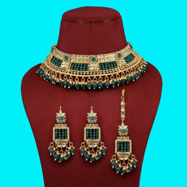 yaaritas-green-color-choker-kundan-necklace-set