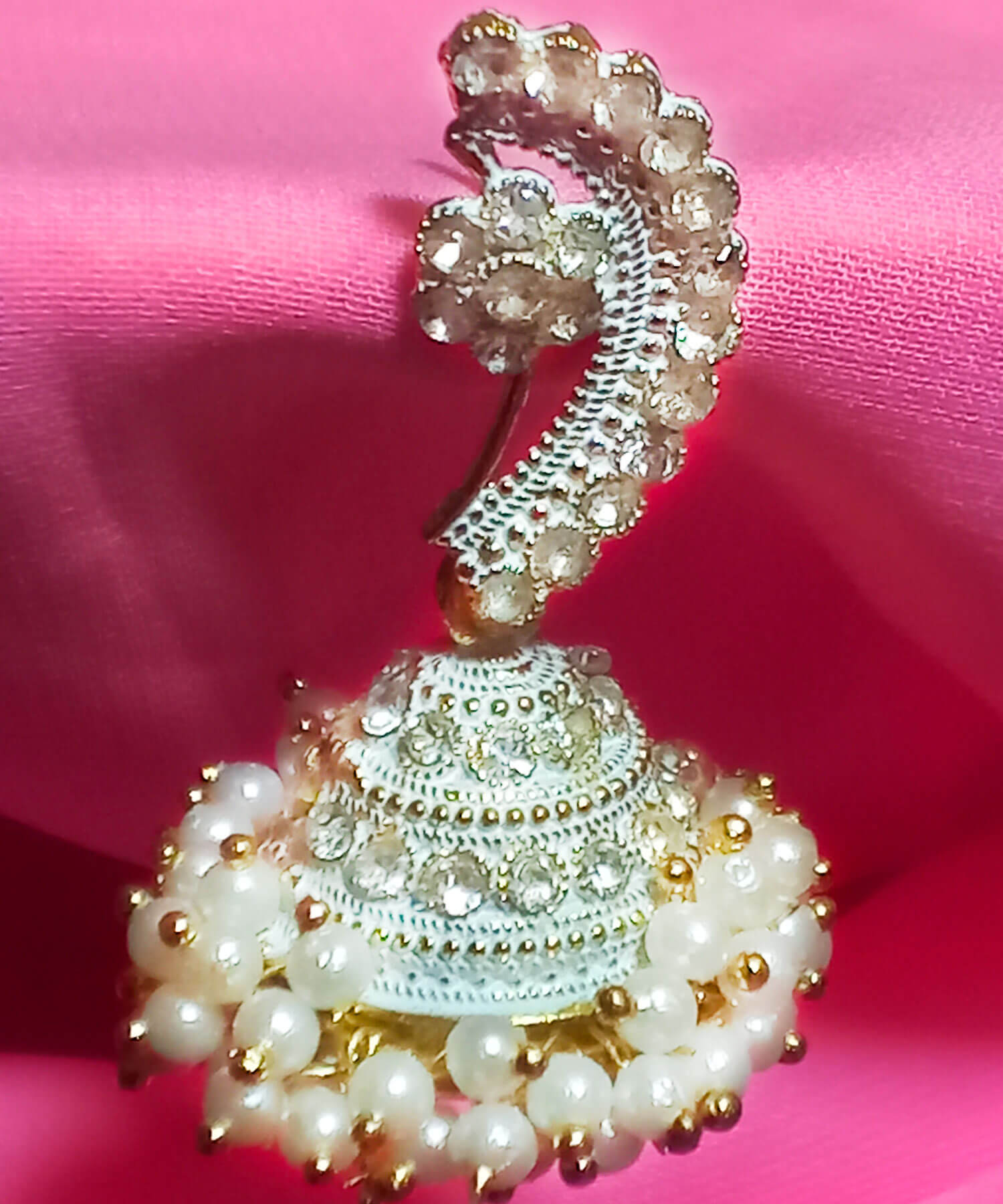 Yaarita's Imitation Gold Plated White Color Beautiful Jhumki Earring
