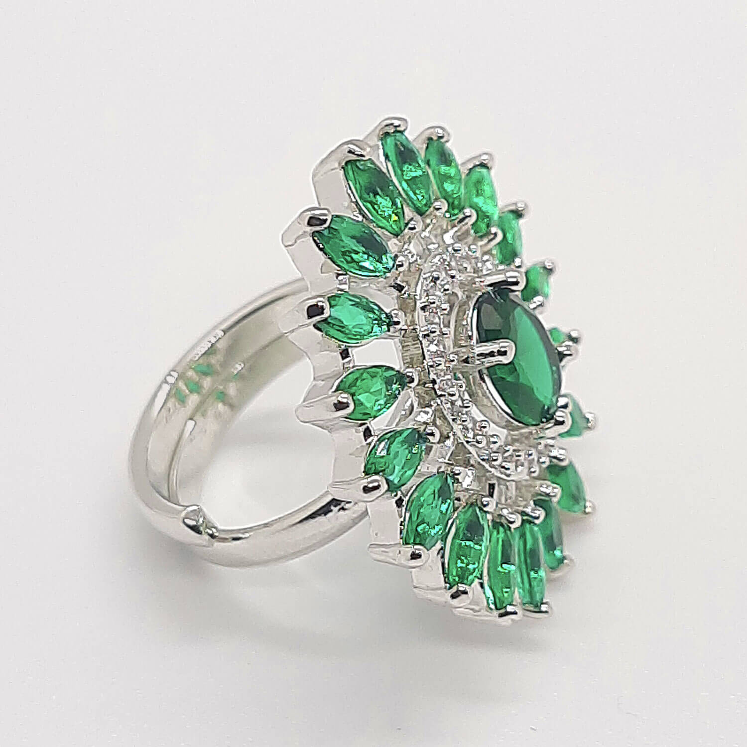 yaaritas-imitation-green-color-american-diamond-finger-ring
