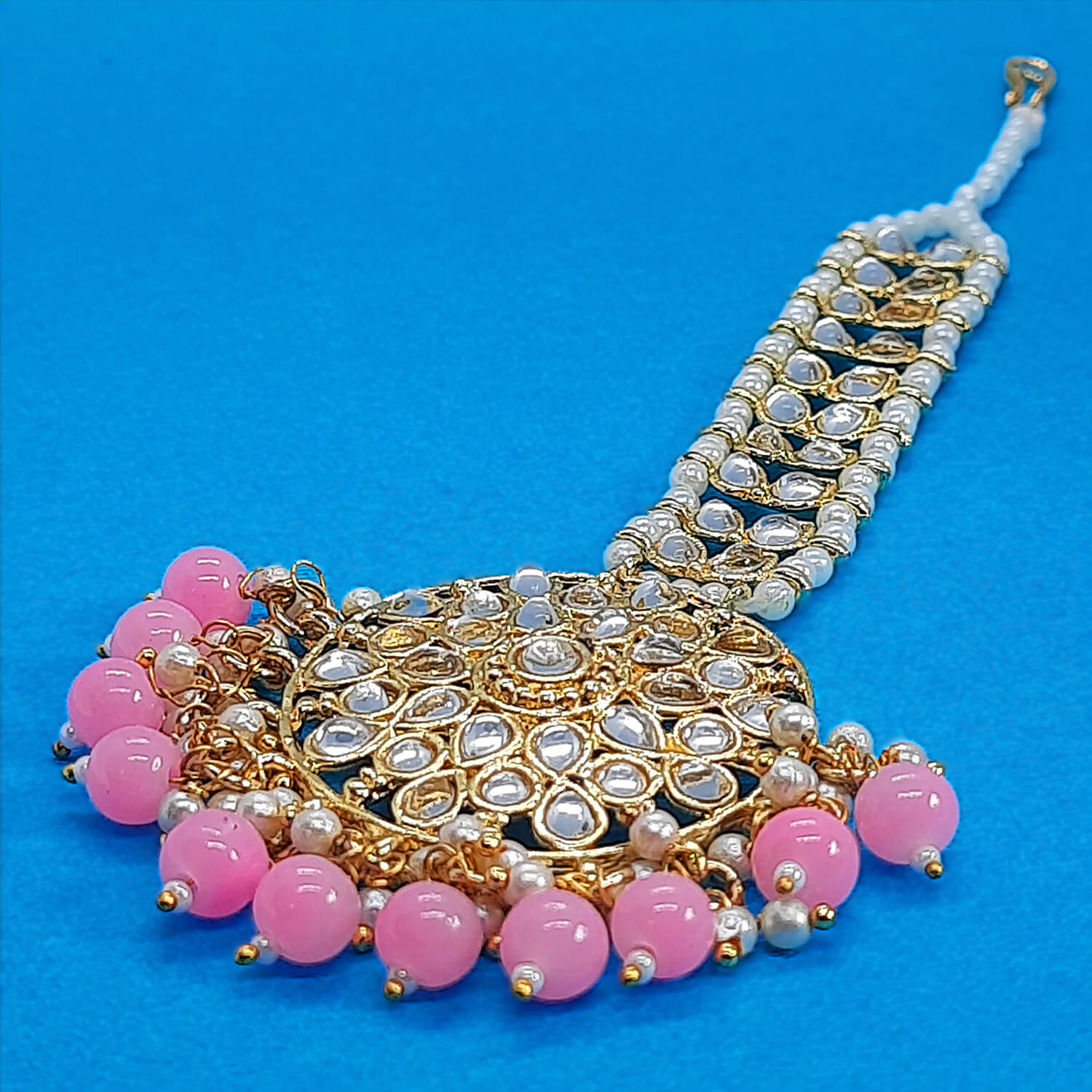 yaaritas-pink-color-kundan-maang-tika