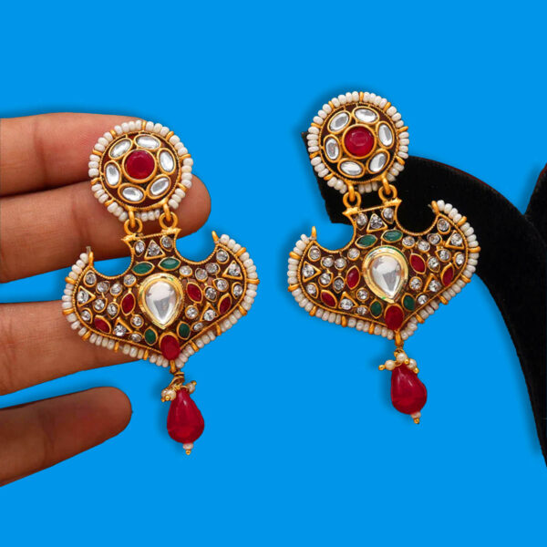 yaaritas-rani-white-color-kundan-earrings
