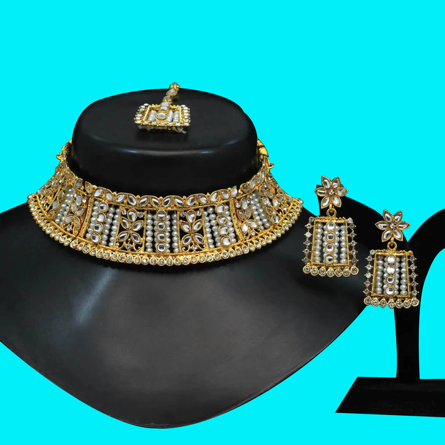 Yaarita's White Color Choker Kundan Necklace Set