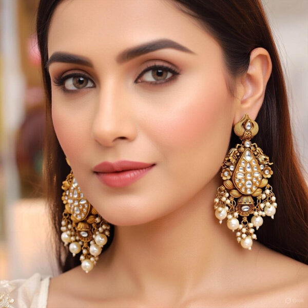 Yaarita's White Color Kundan Earrings