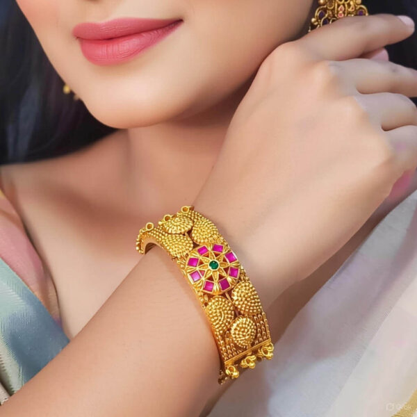 Yaarita’s High Gold Polish Designer Antique Bangle Set